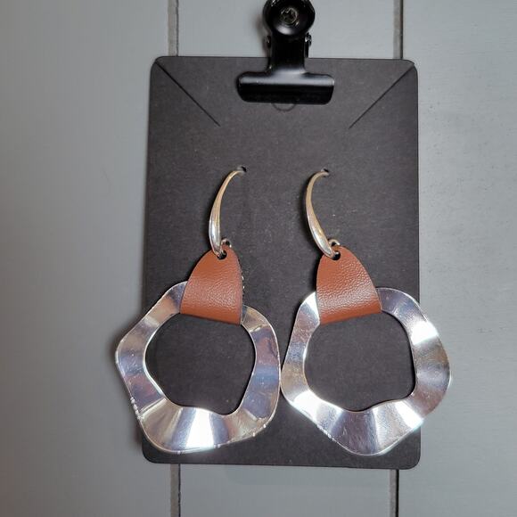 Modern Hammered Silver Tone & Brown Leather Drop Earrings Statement Boho Chic - Picture 2 of 9